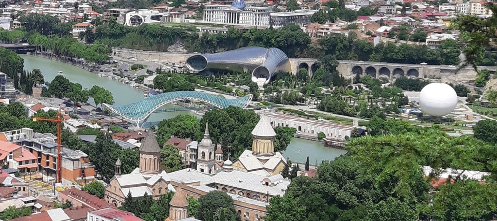 friedensbrücke tiflis