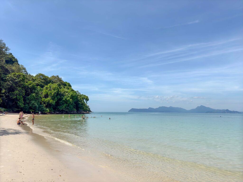 sandy-skulls-beach-langkawi, trauminsel, paradiesisches wasser
