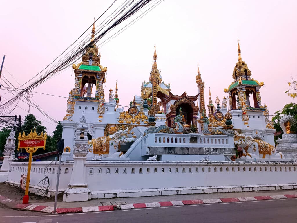 Wat Ming Mueang