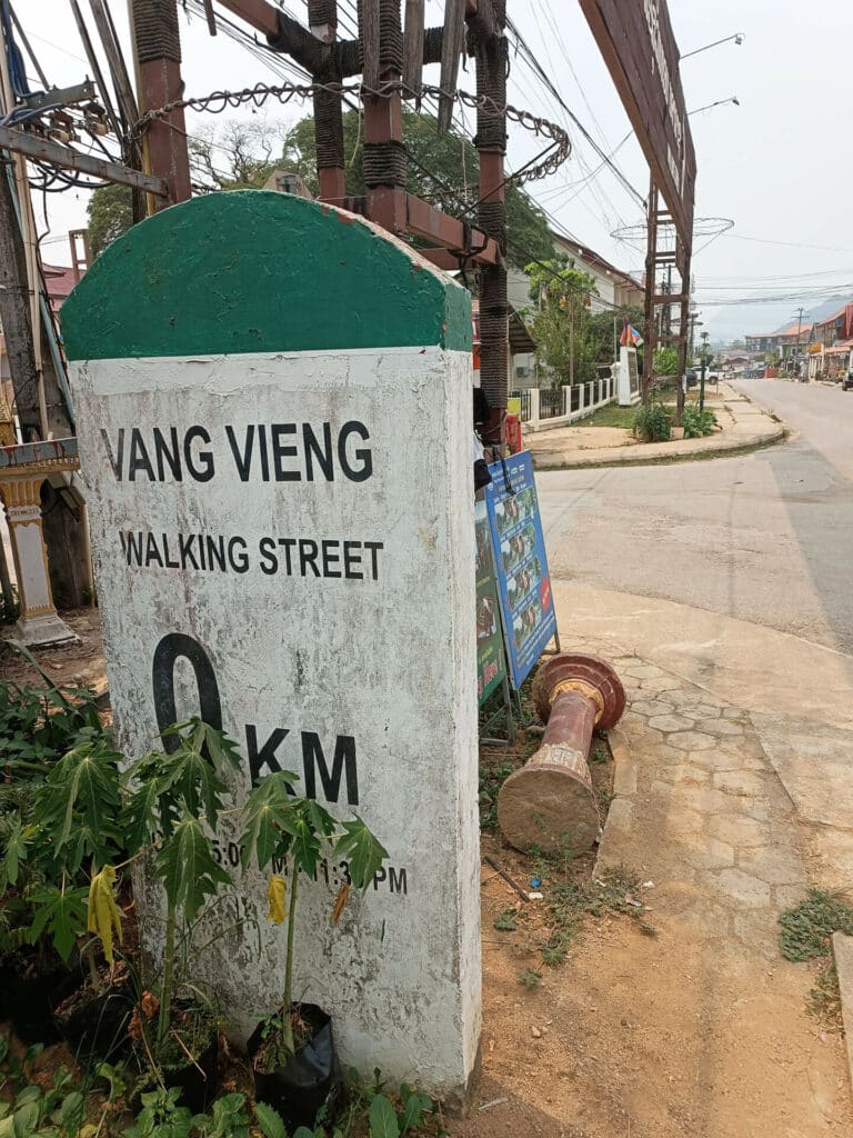 walking street vang vieng
