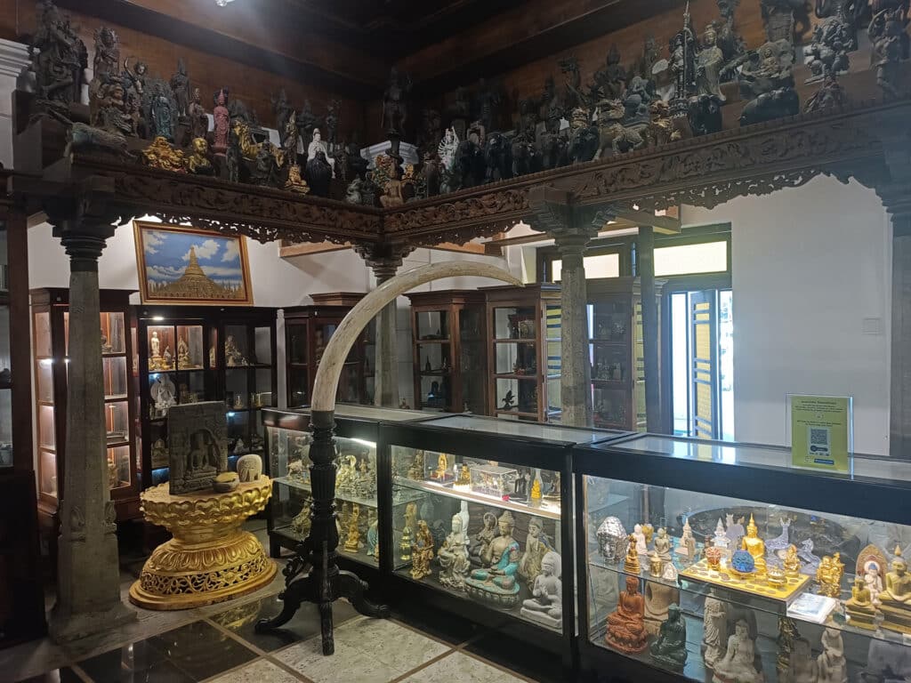 Gangaramaya Temple museum