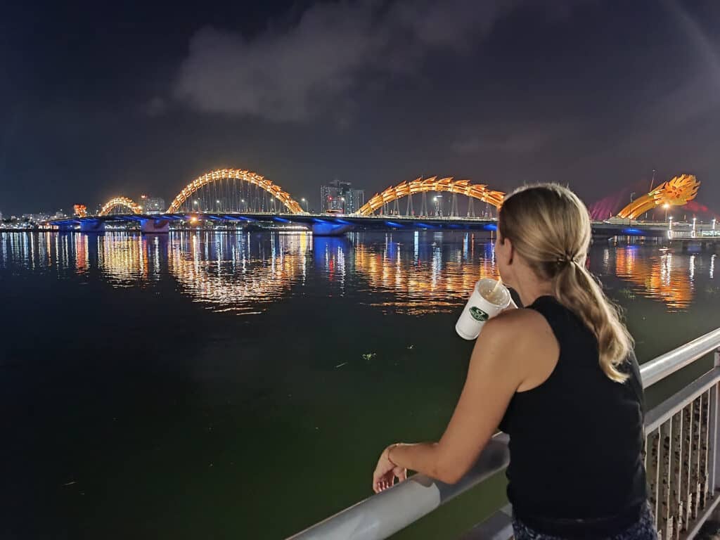 beleuchtung drachenbrücke nacht