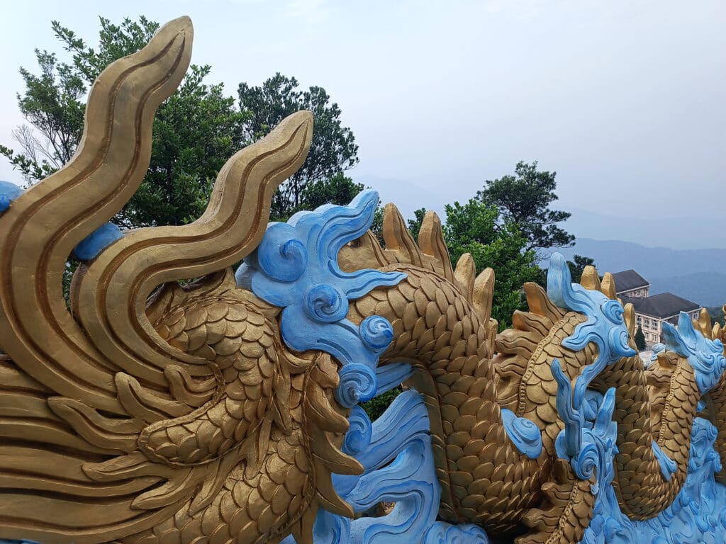 blau-goldene Schlange tempel ba na