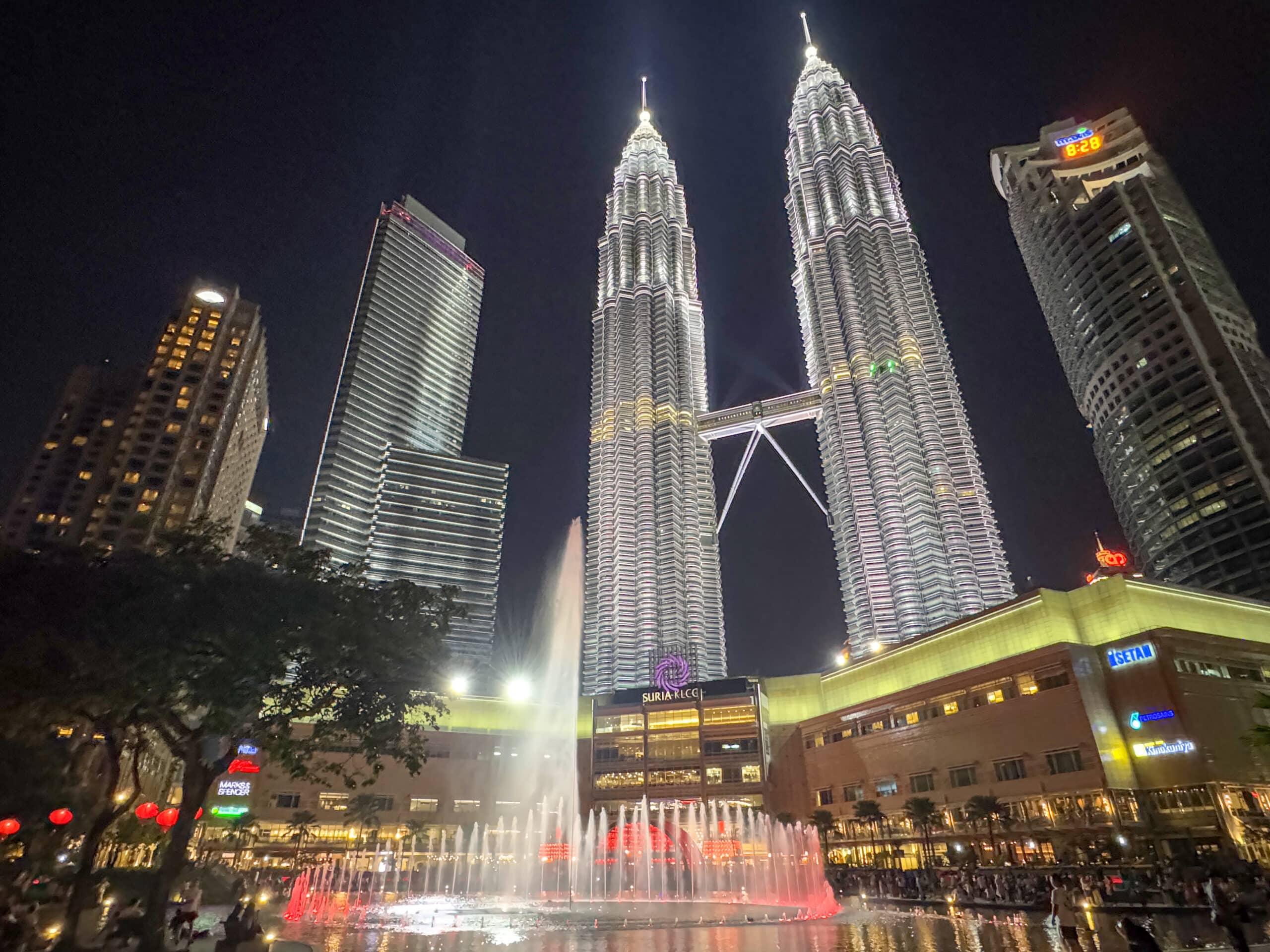 petronas twin tower wasserfontänenshow