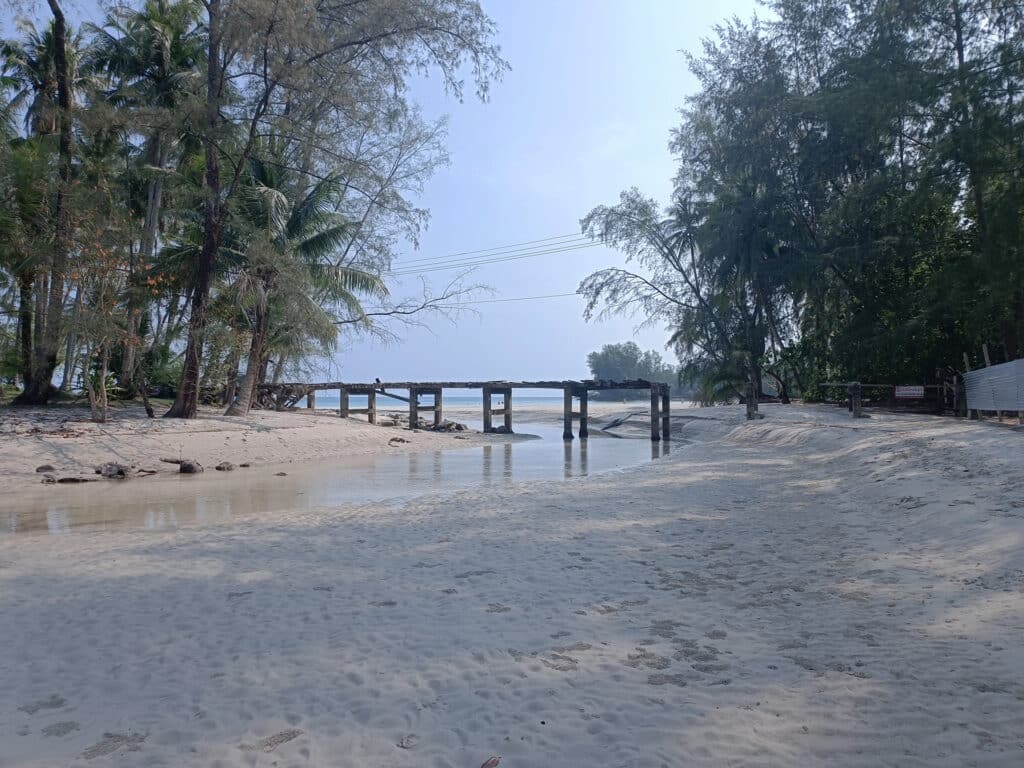 khlong hin beach kaputte brücke