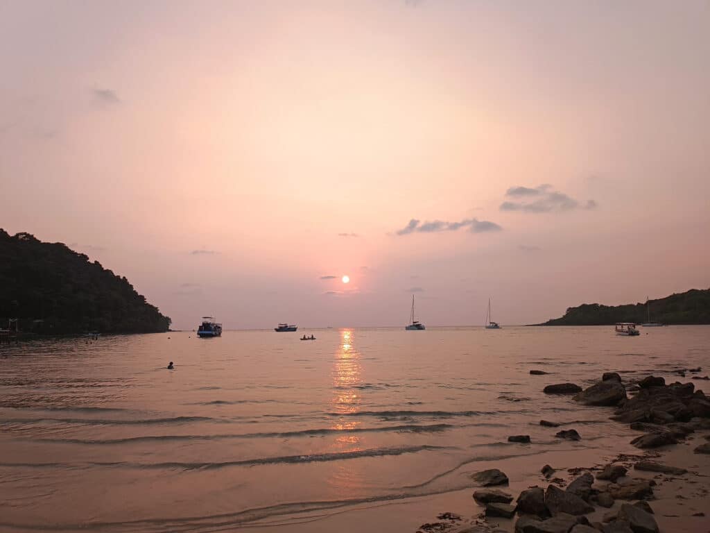 sonnenuntergang bang bao beach