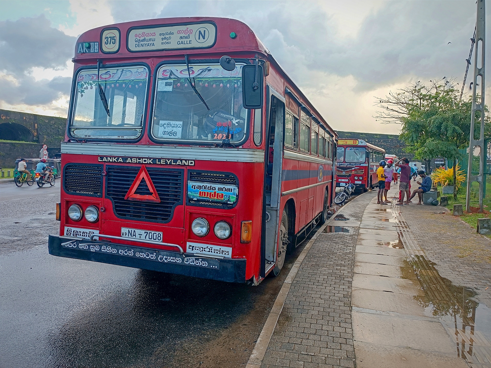 öffentliche verkehrsmittel sri lanka bus