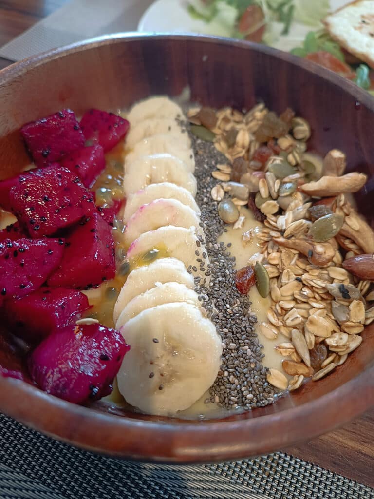 smoothie bowl hideout cafe