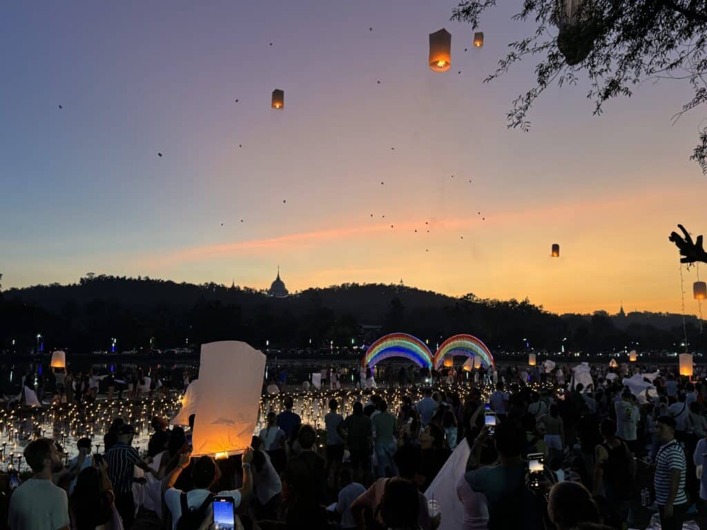 Yi Peng Laternenfest Doi Saket