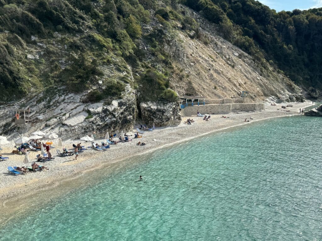 Pulëbardha Beach