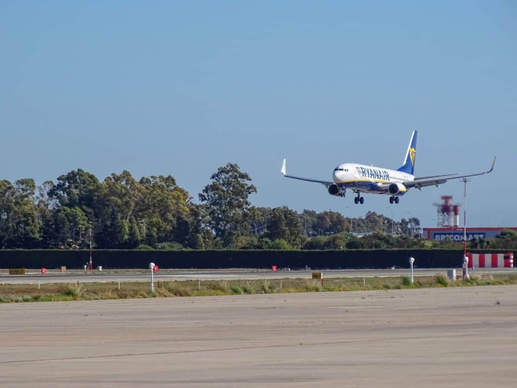 malaga städtereise flugzeug