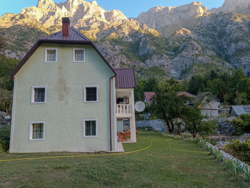 Bujtina Ahmetaj valbona