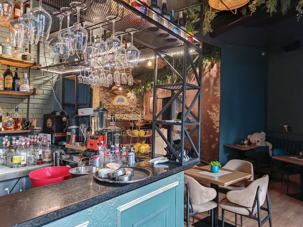 albanien moderne bar