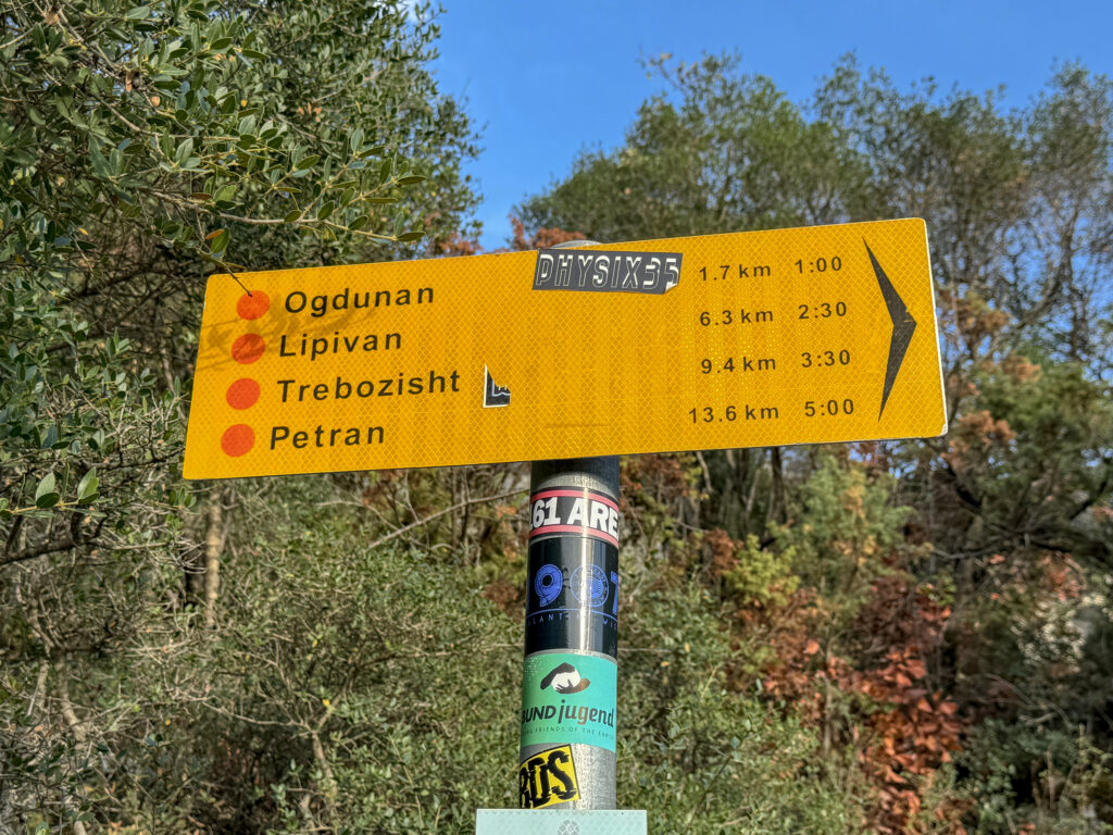 albanien schilder wanderwege