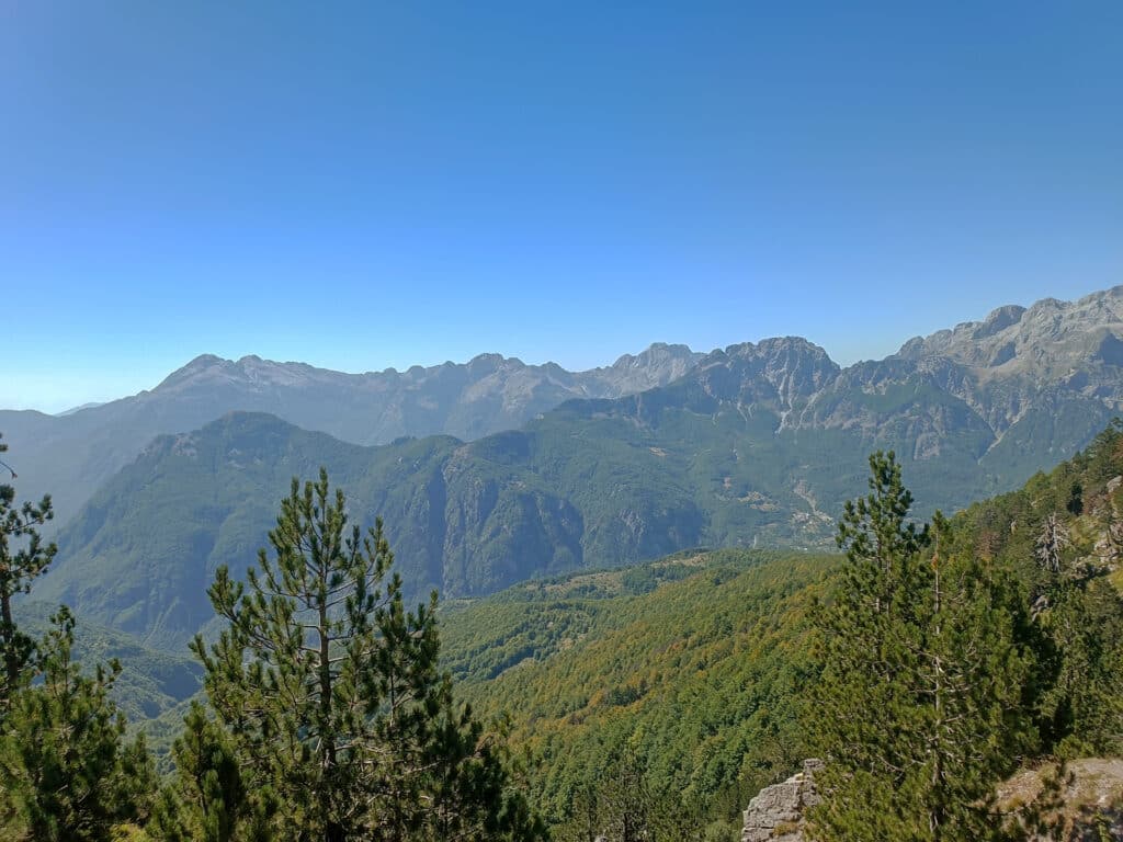 reisezeit albanien wandern