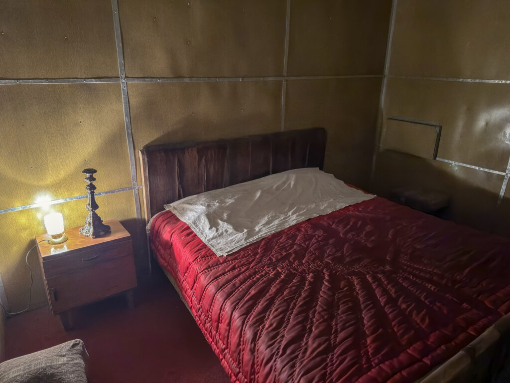 schlafzimmer ehemaliger diktator albanien