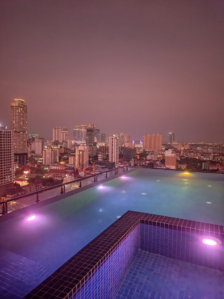 park 21 luxury pool