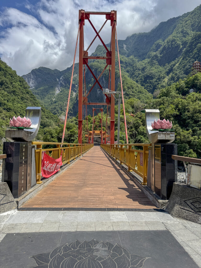 rote brücke taroko
